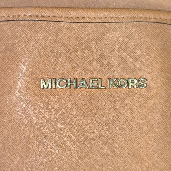 Michael Kors Textured Leather Beige Tote Shoulder Bag Great For Laptop, iPad Etc - Picture 3 of 11
